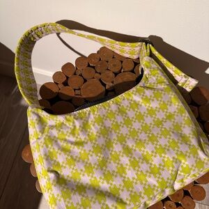 BAGGU Mini Shoulder Bag in a fun design!